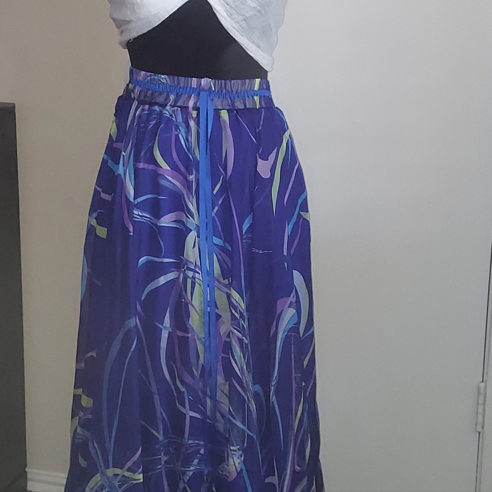 Blue and White High-Low Maxi Skirt for Resort Wear - Picture 2 of 8